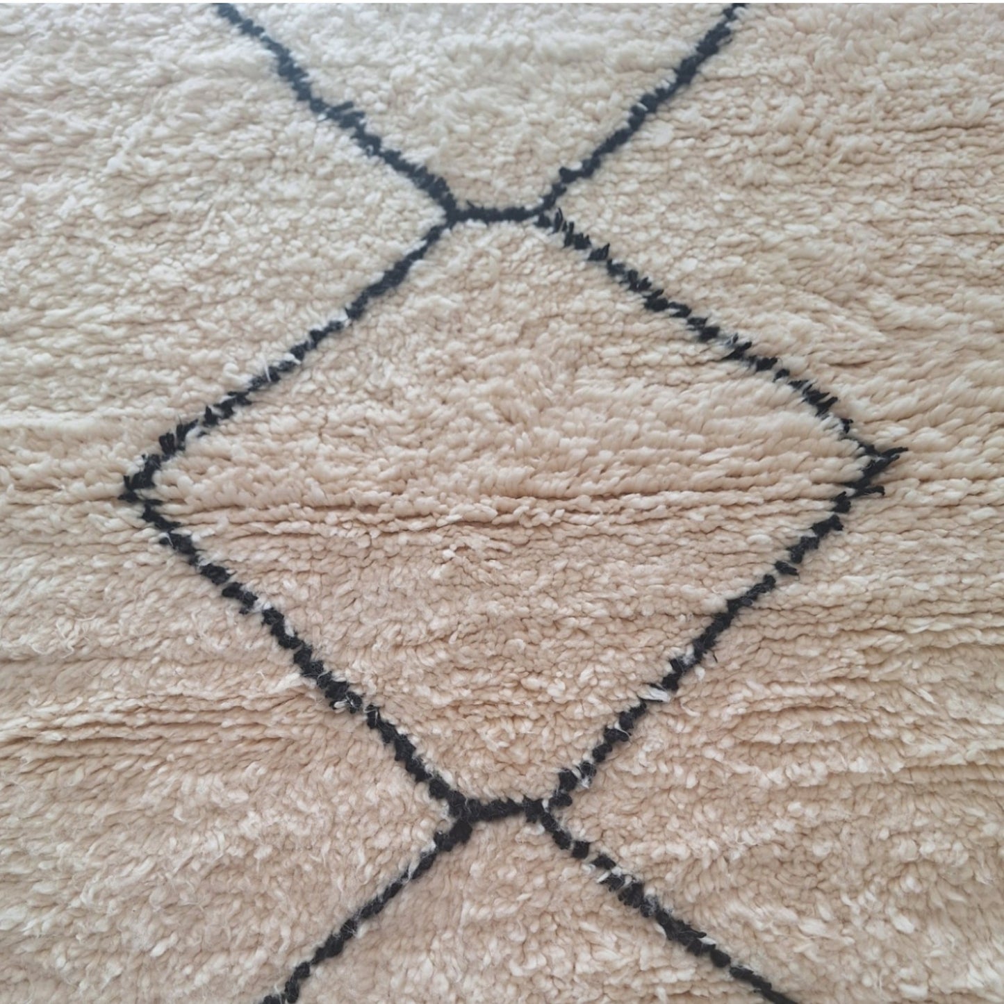 BENI OUARAIN BERBER RUG 140CM X 100CM Ecru / Black