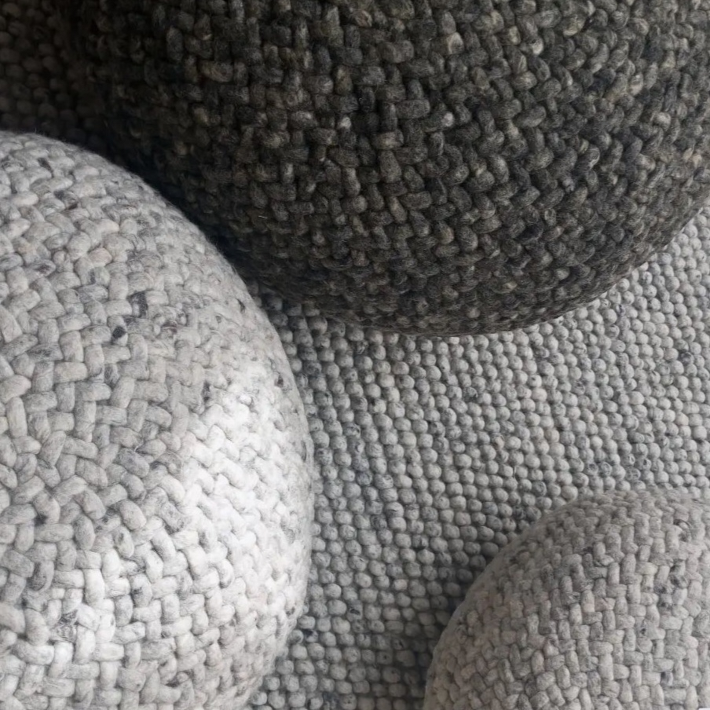 MOROCCAN WOOL PEBBLE POUF TL 4 COLORS