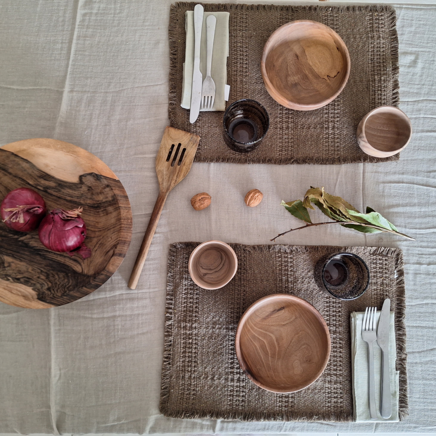 WALNUT WOOD PLATE