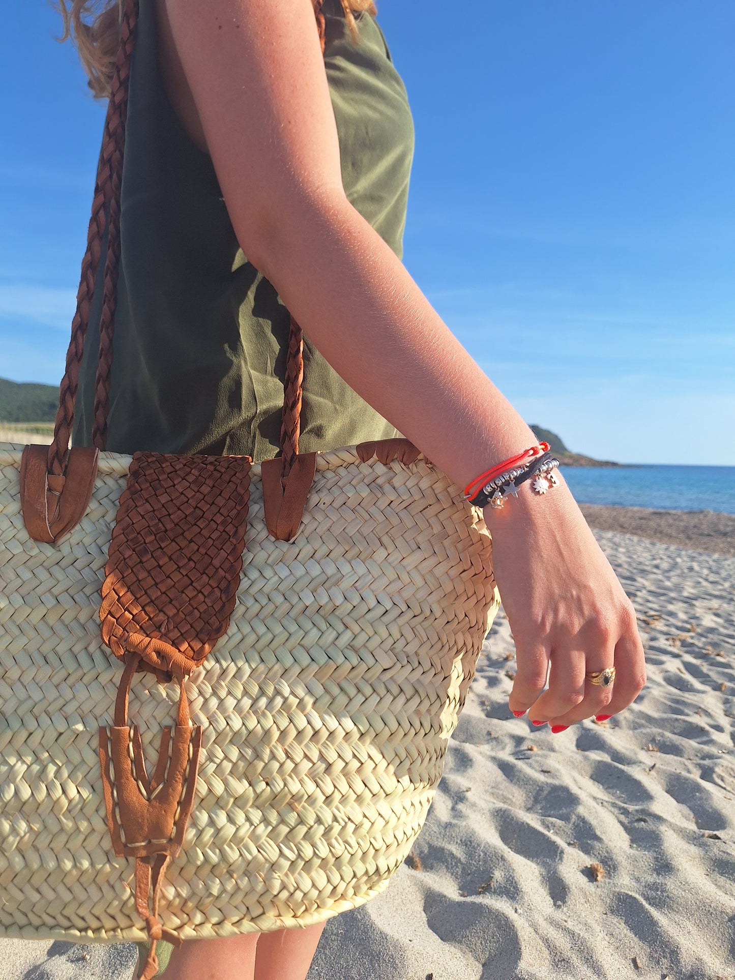 Panier Aiacciu - Avec sa jolie fermeture en cuir tressée marron