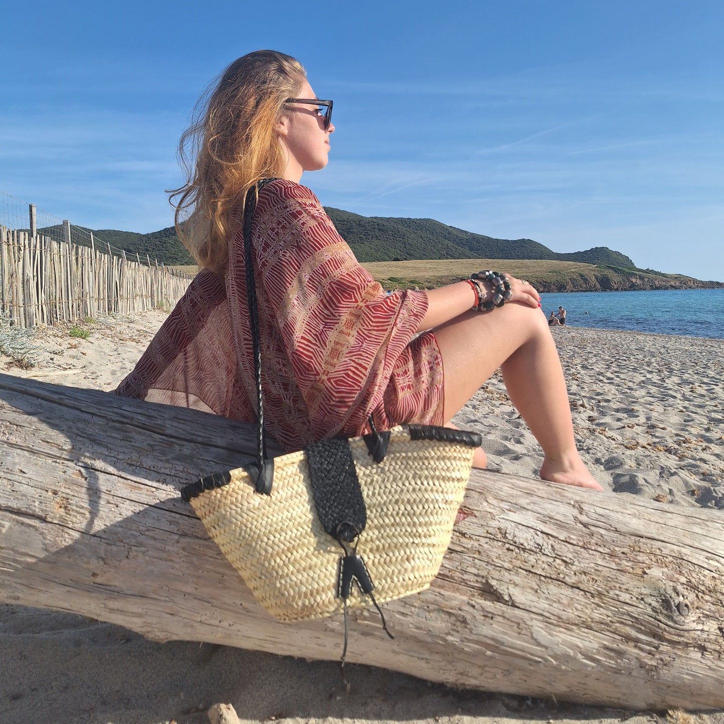 Panier marocain avec du cuir tressé noir