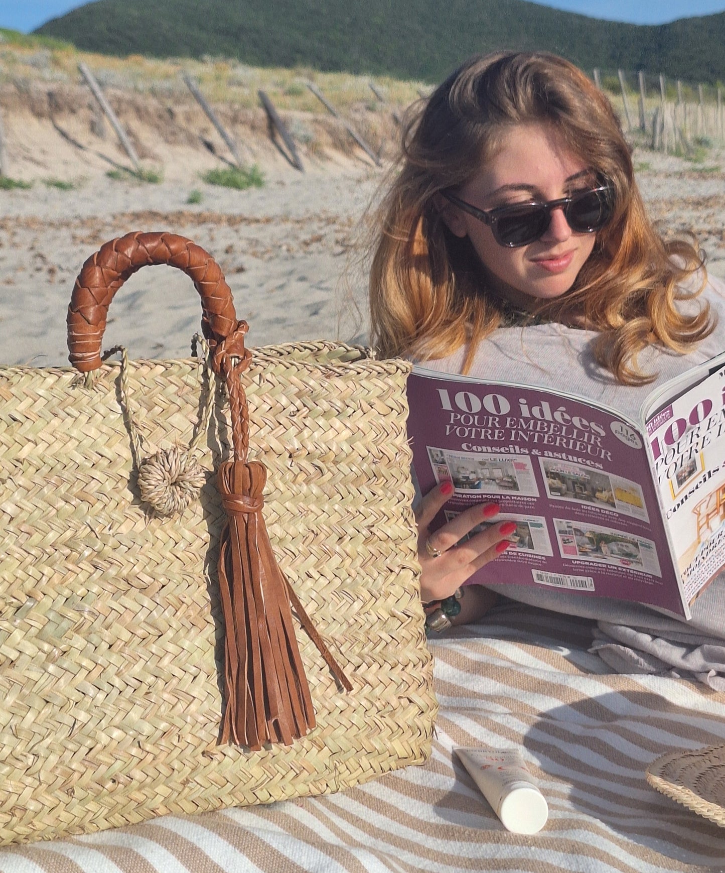 Panier marocain avec un pompon en cuir marron
