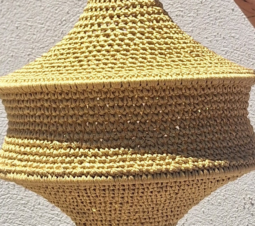 Suspension en crocher ocre 