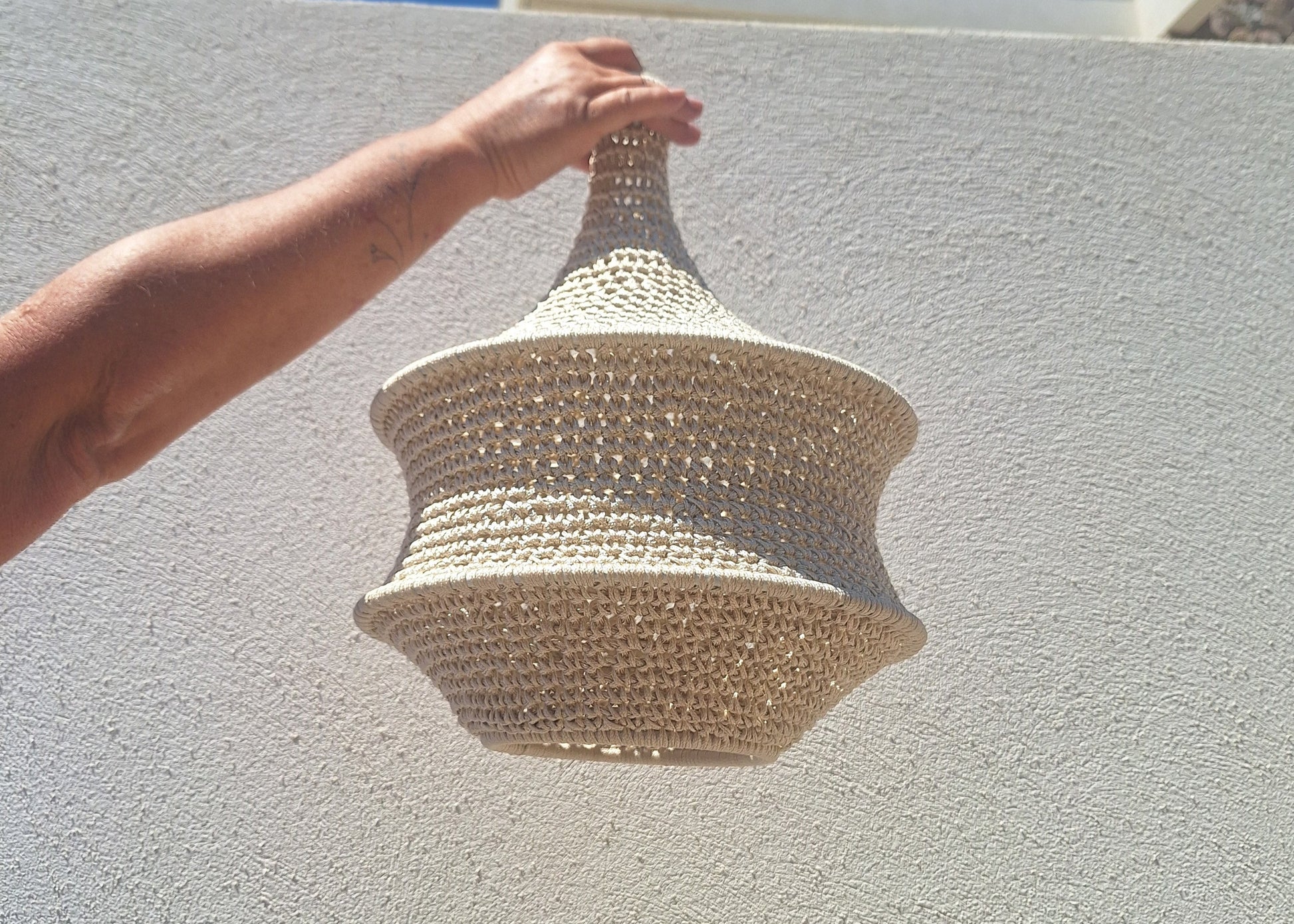 Suspension en crochet sable 