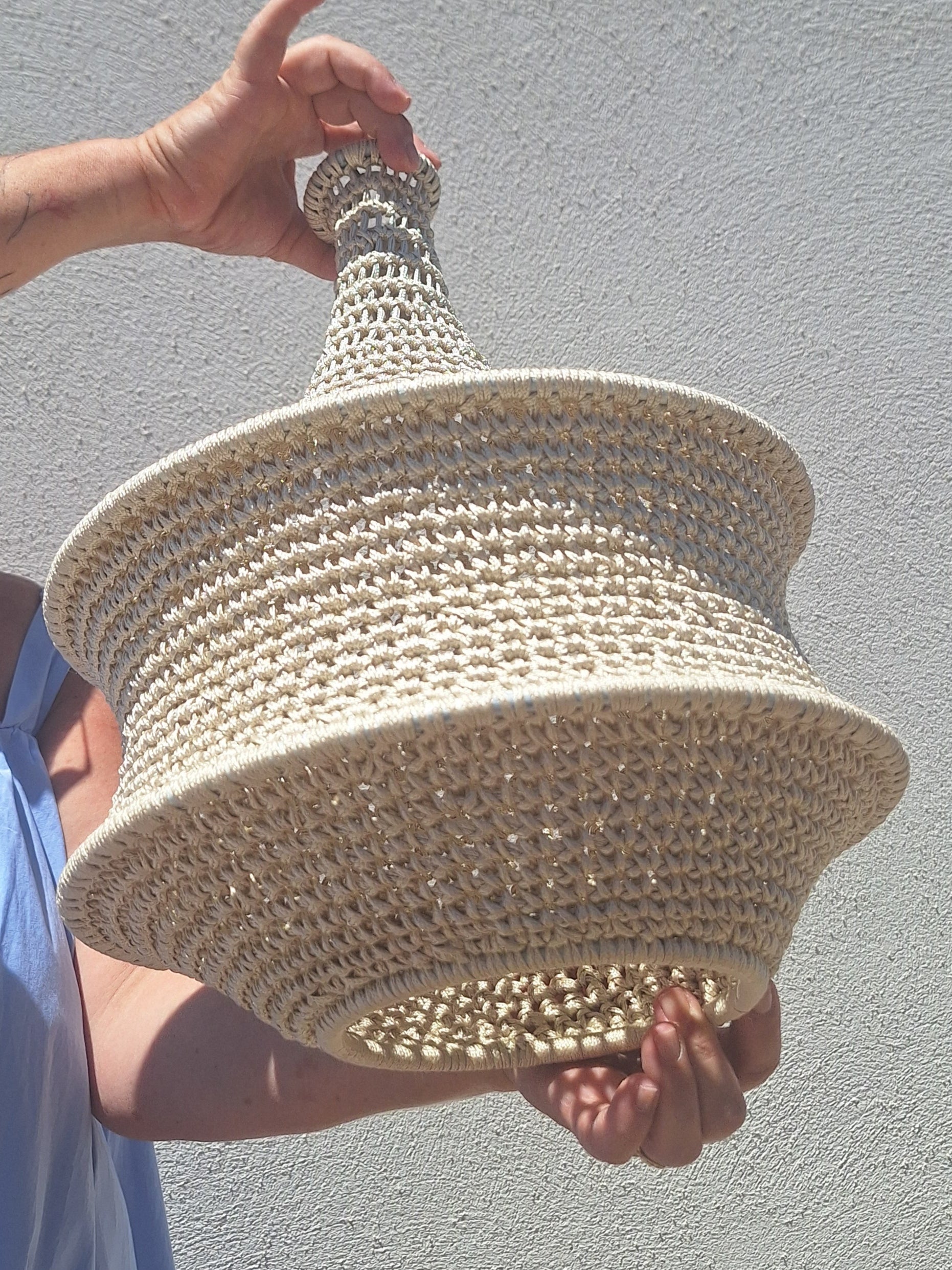 Suspension en crochet sable 