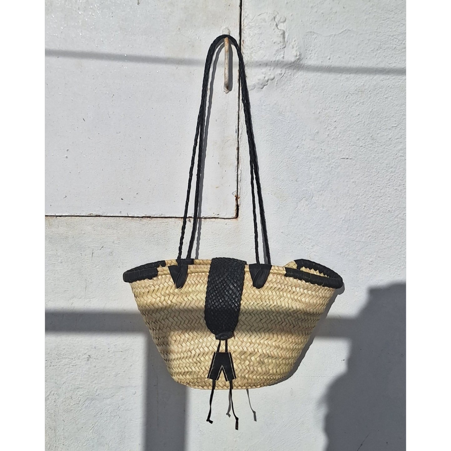 Panier Aiacciu - Avec sa jolie fermeture en cuir tressé