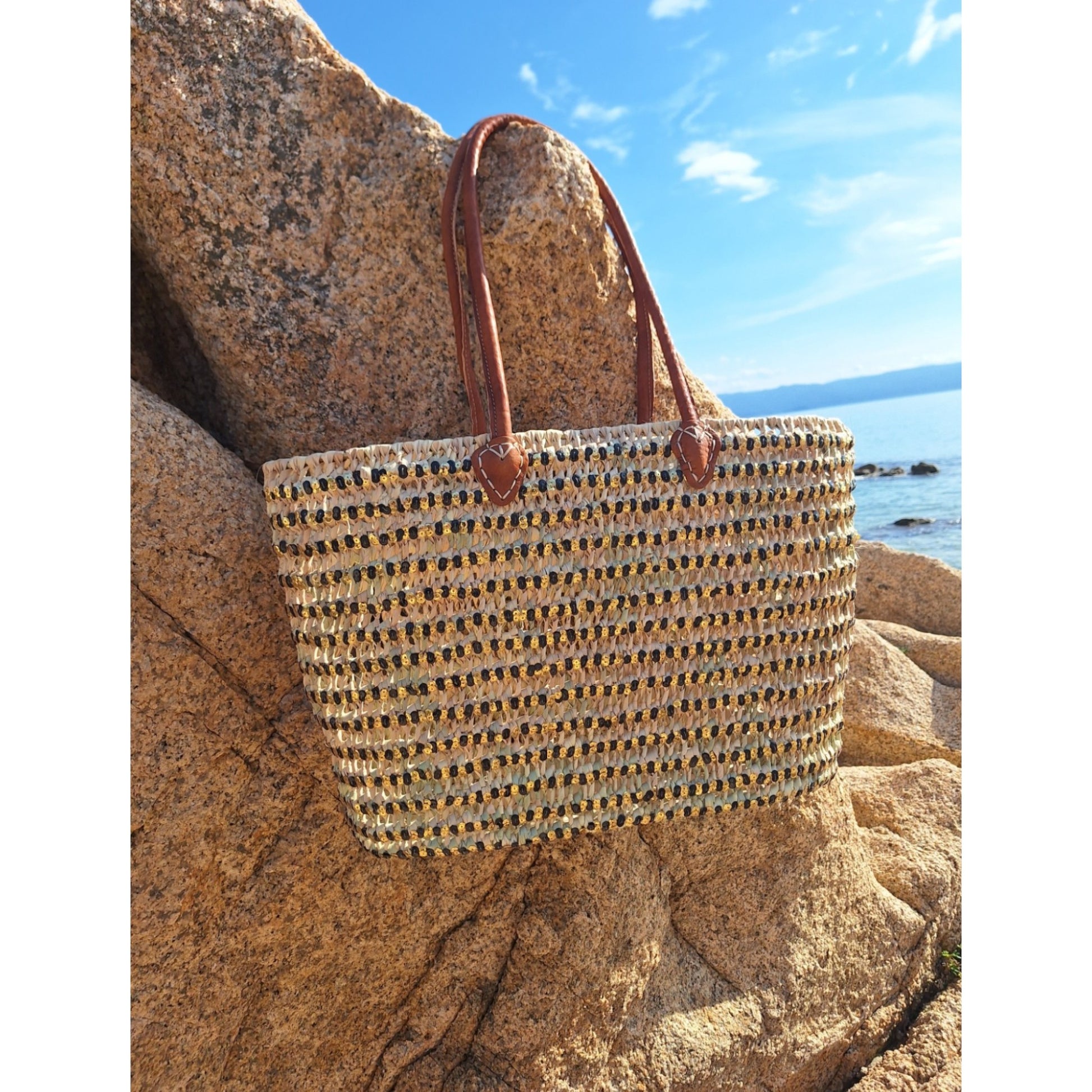 Panier en raphia et paillettes dorés