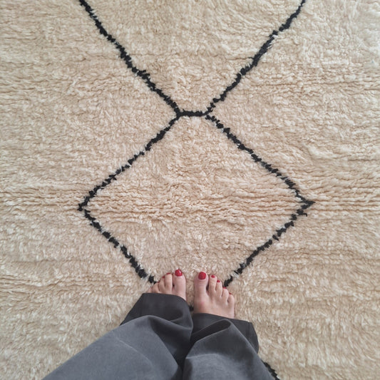 BENI OUARAIN BERBER RUG 140CM X 100CM Ecru / Black