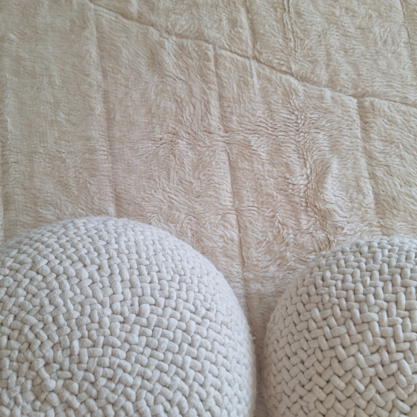 MOROCCAN WOOL PEBBLE POUF TL 4 COLORS