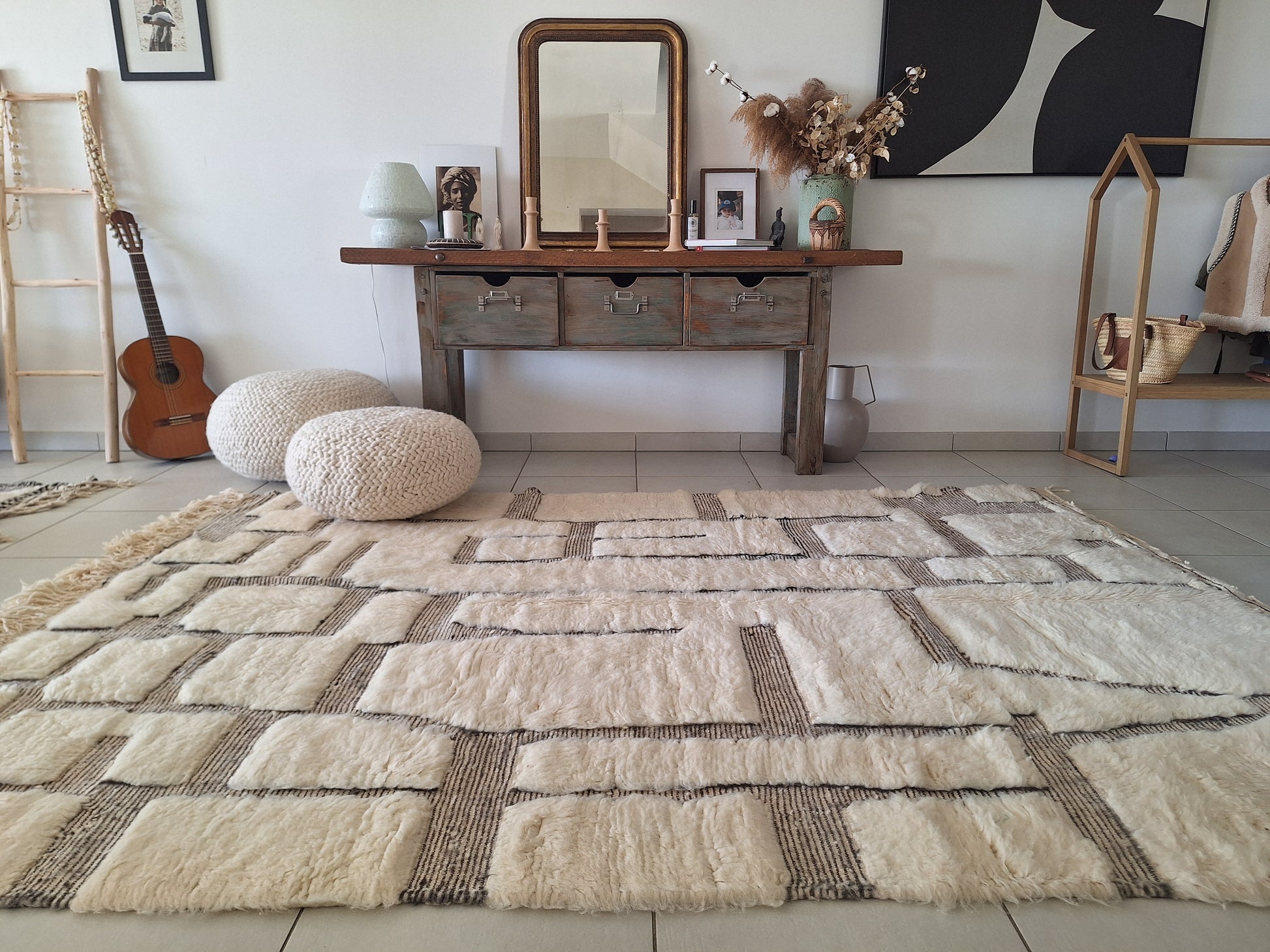 Tapis en relief avec une trame rayé 