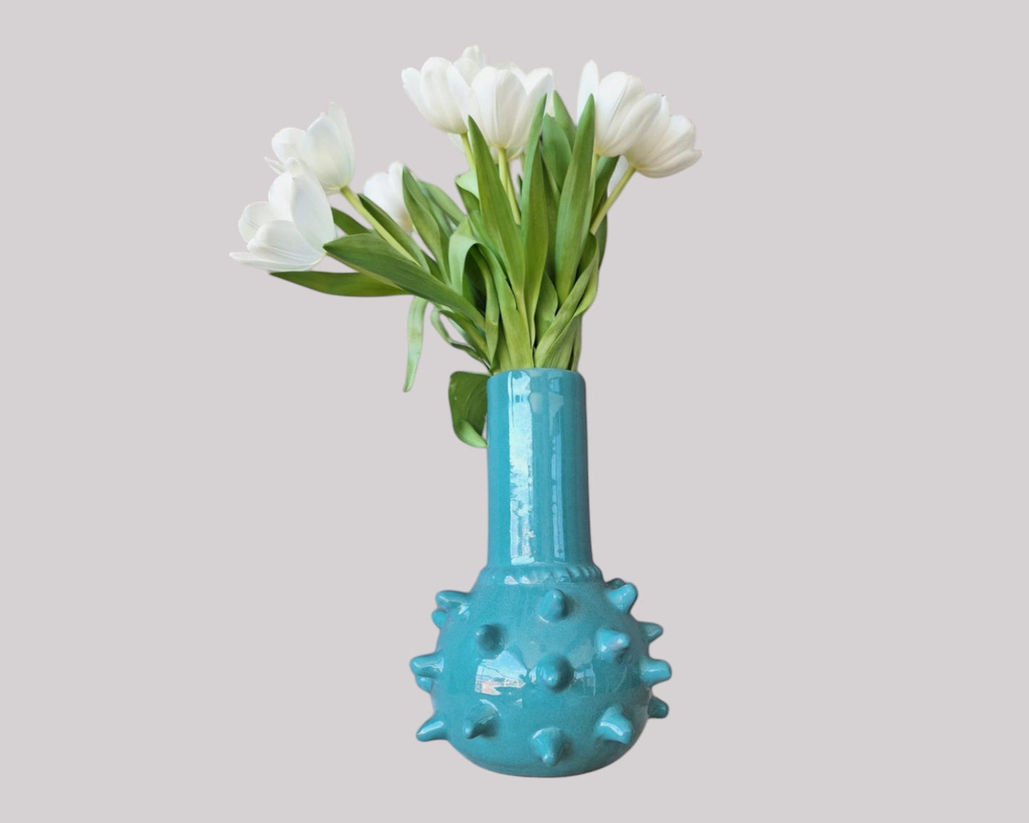 Vase artisanal en céramique – Bleu profond & piques sculpturales -30%