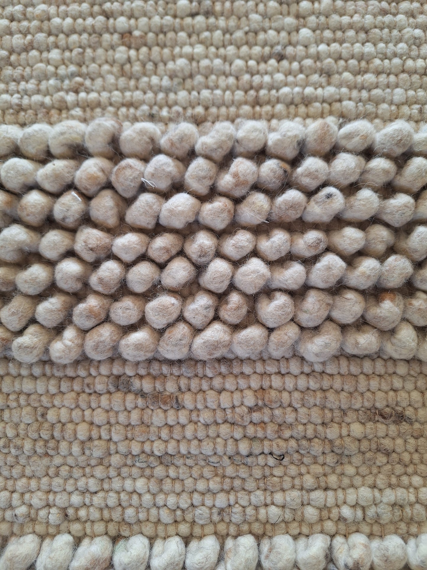 Tapis Boules / Tressé en laine Taupe  2m50 x 1m50