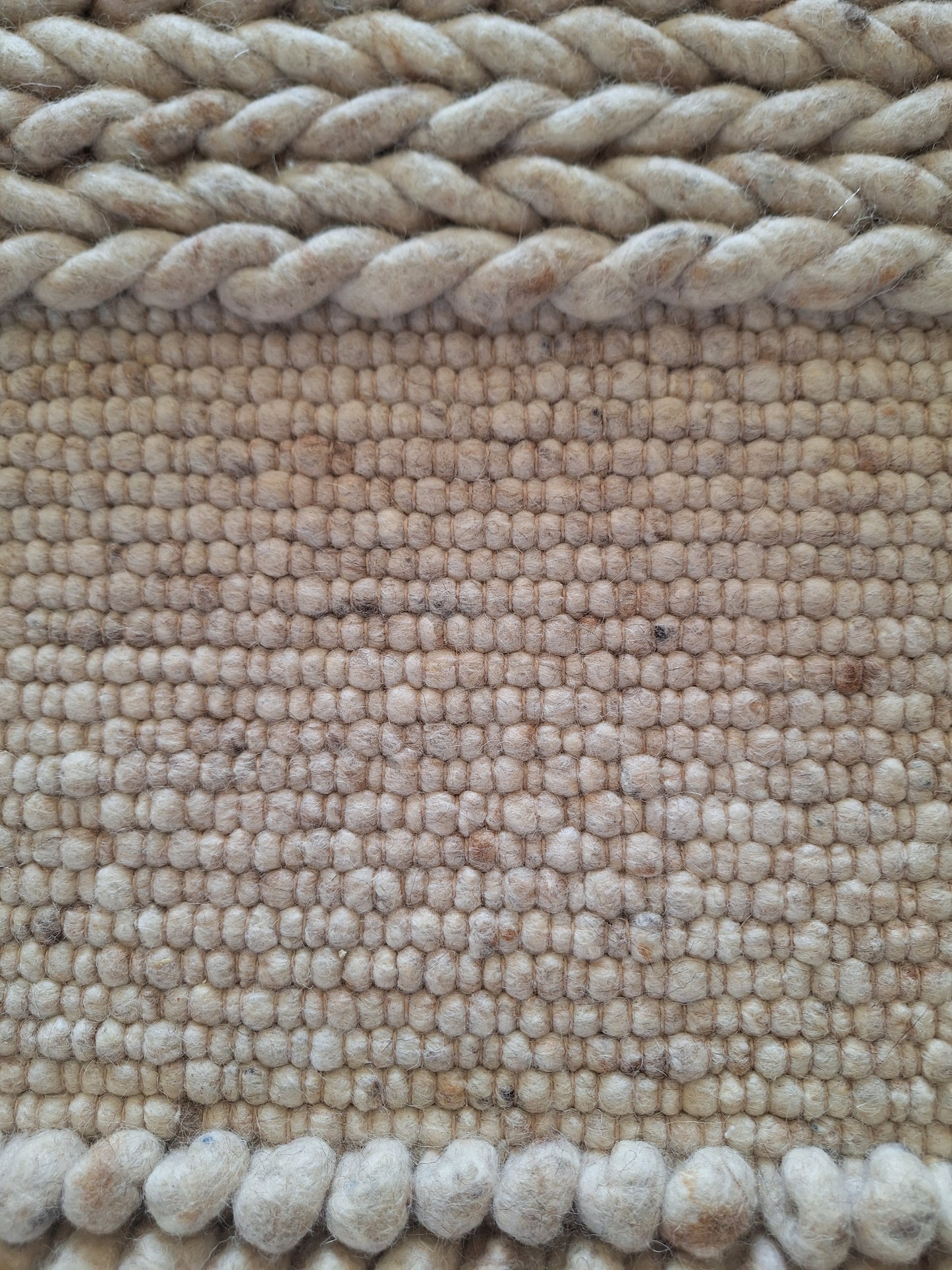 Tapis Boules / Tressé en laine Taupe  2m50 x 1m50