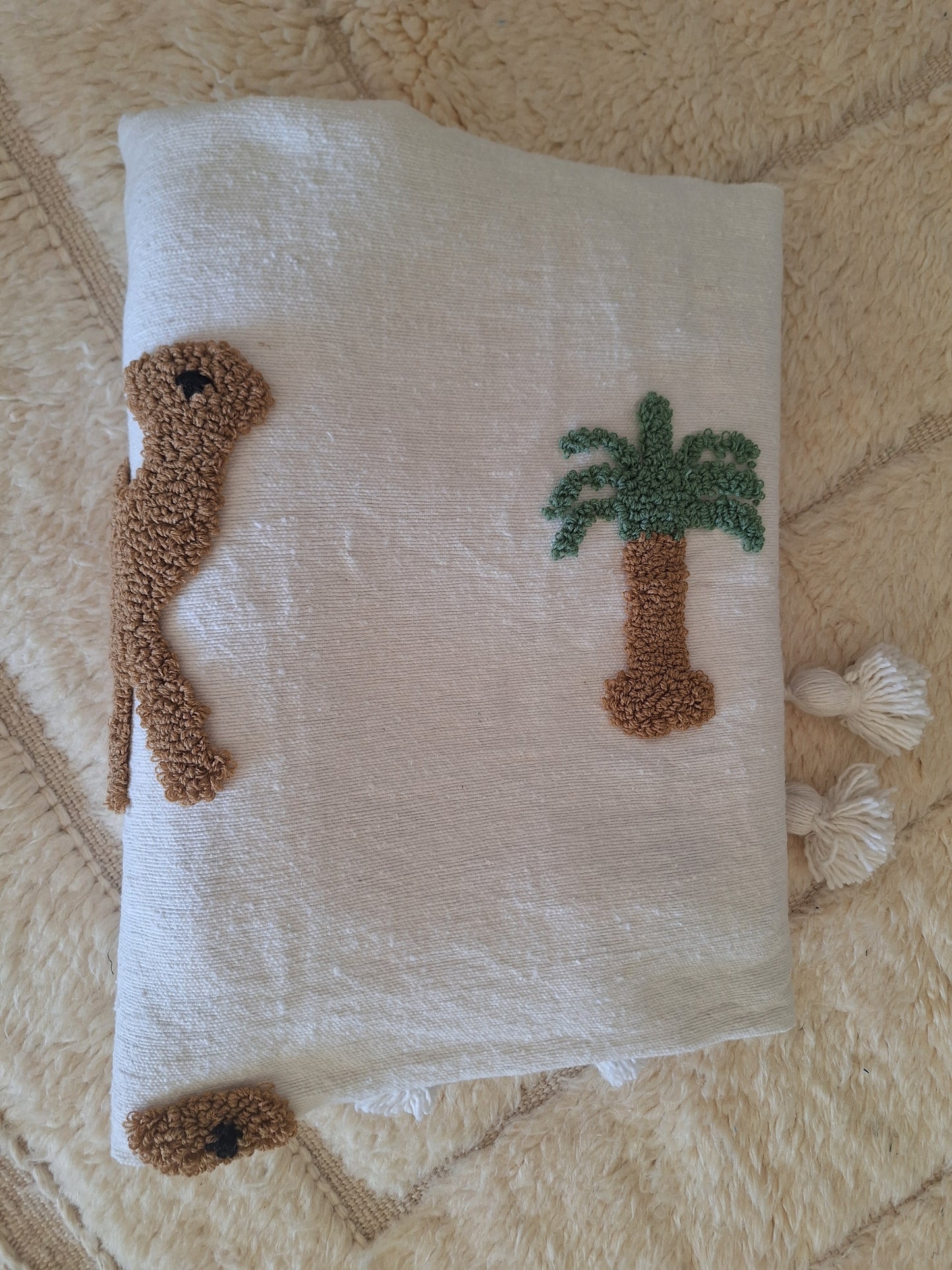 NEW - Ensemble Plaid brodé berbère + 2 housses de coussin – Modèle coloré -50%