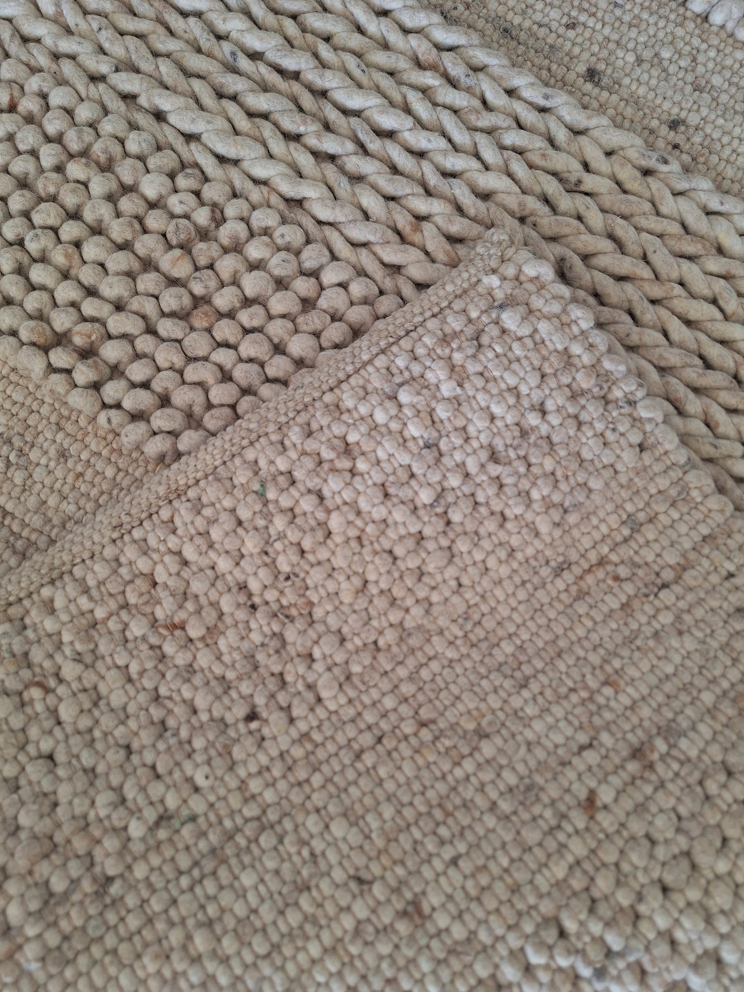 Tapis Boules / Tressé en laine Taupe  2m50 x 1m50