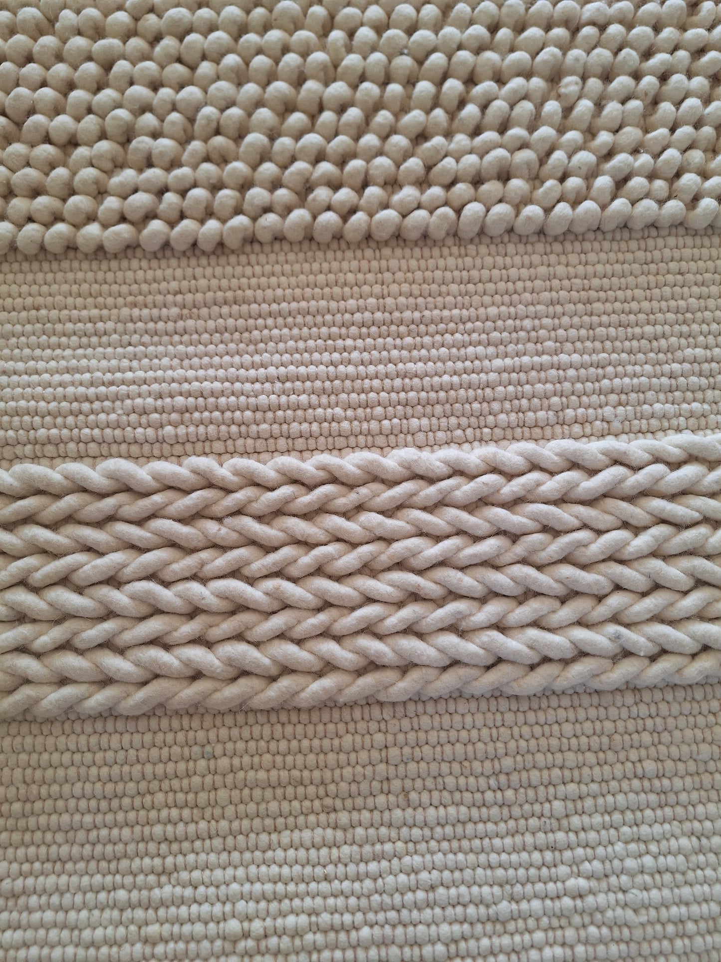 Tapis Boules / Tressé en laine écru  2m40 x 1m70