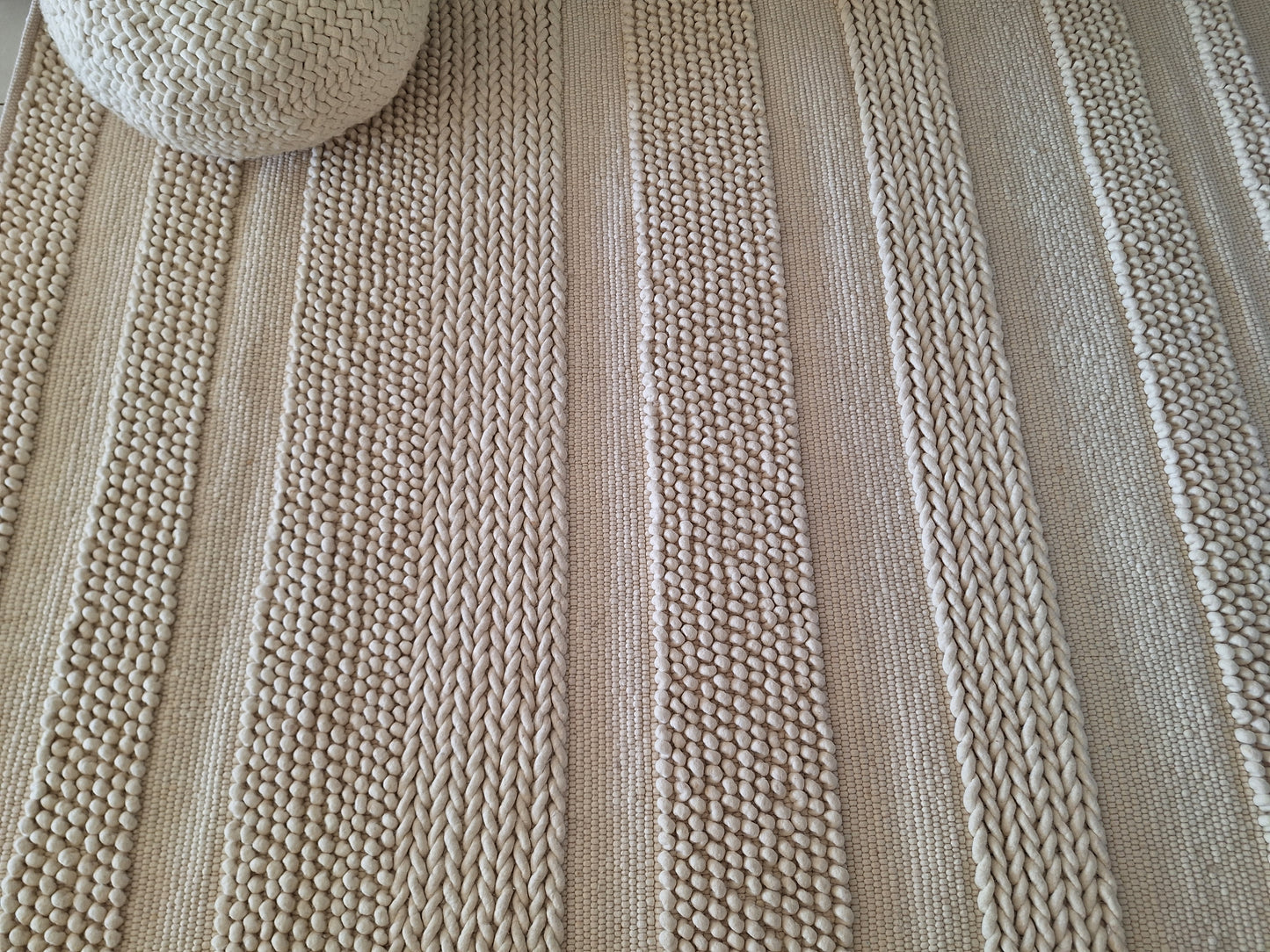 Tapis Boules / Tressé en laine écru  2m40 x 1m70