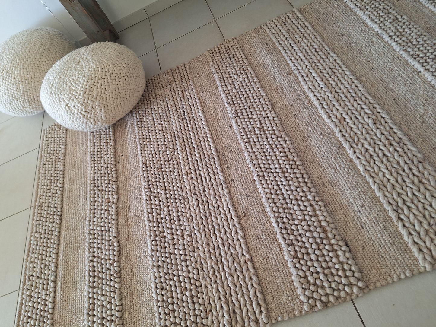 Tapis Boules / Tressé en laine Taupe  2m50 x 1m50