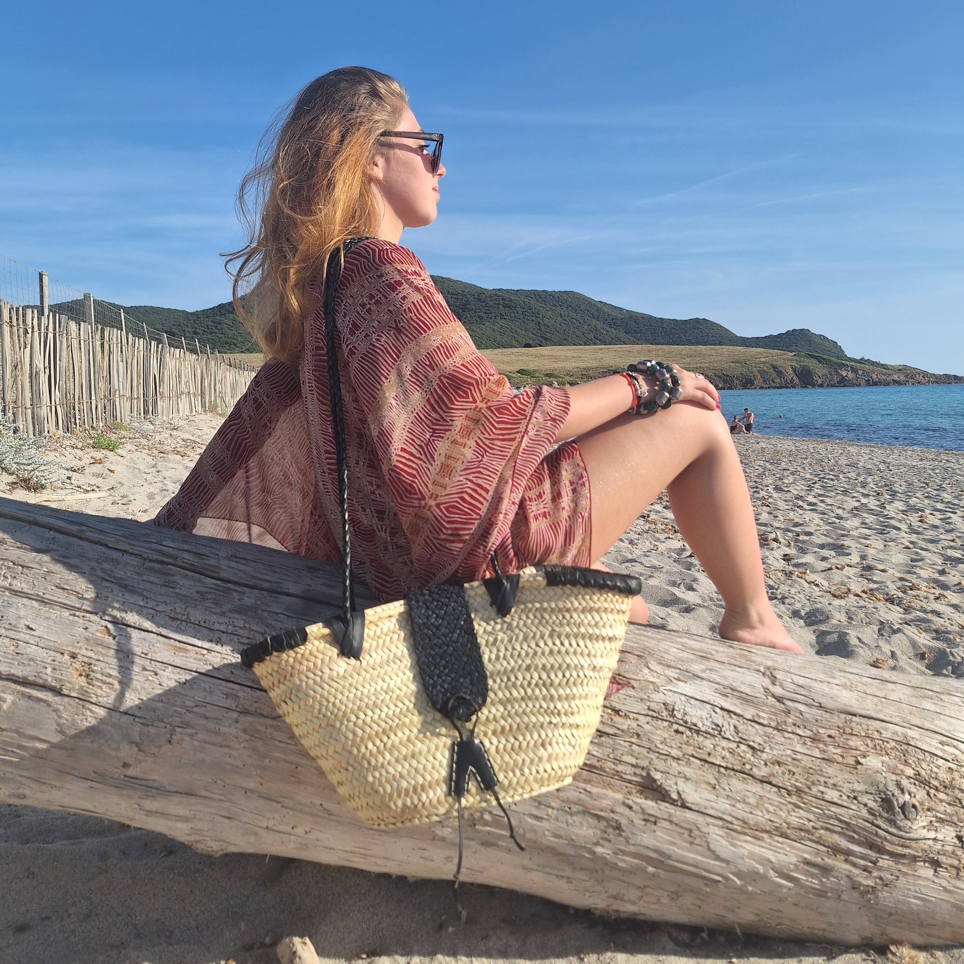 Panier marocain avec du cuir tressé noir