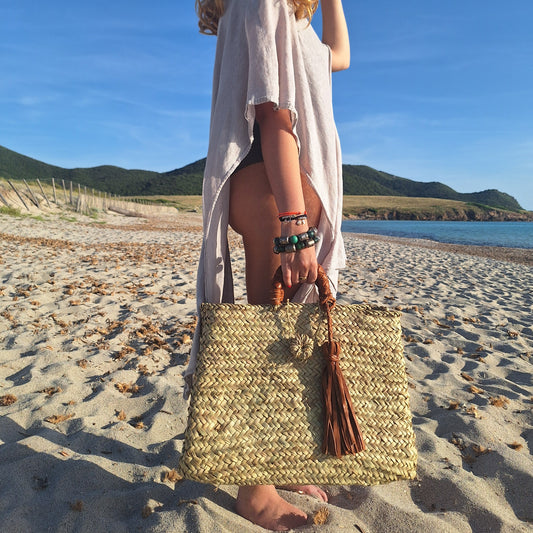 Panier marocain avec un pompon en cuir marron 