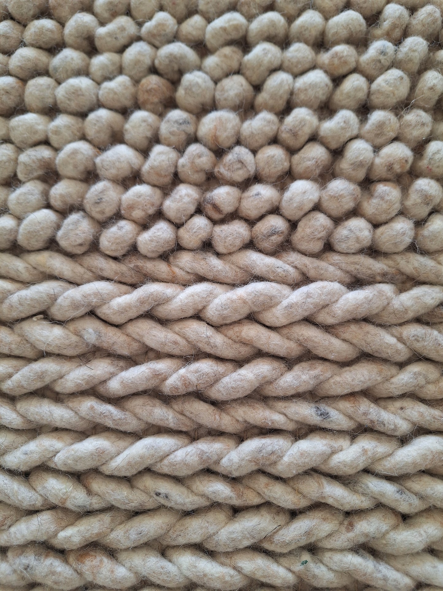 Tapis Boules / Tressé en laine Taupe  2m50 x 1m50