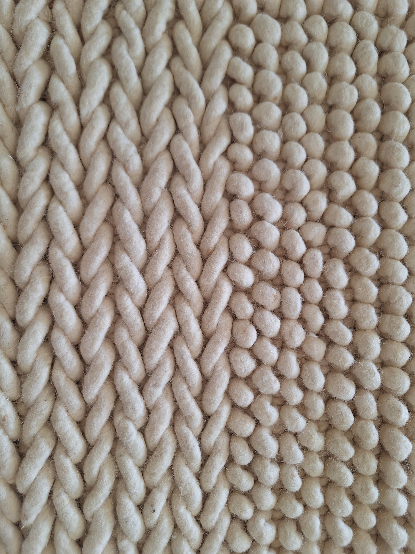 Tapis Boules / Tressé en laine écru  2m40 x 1m70