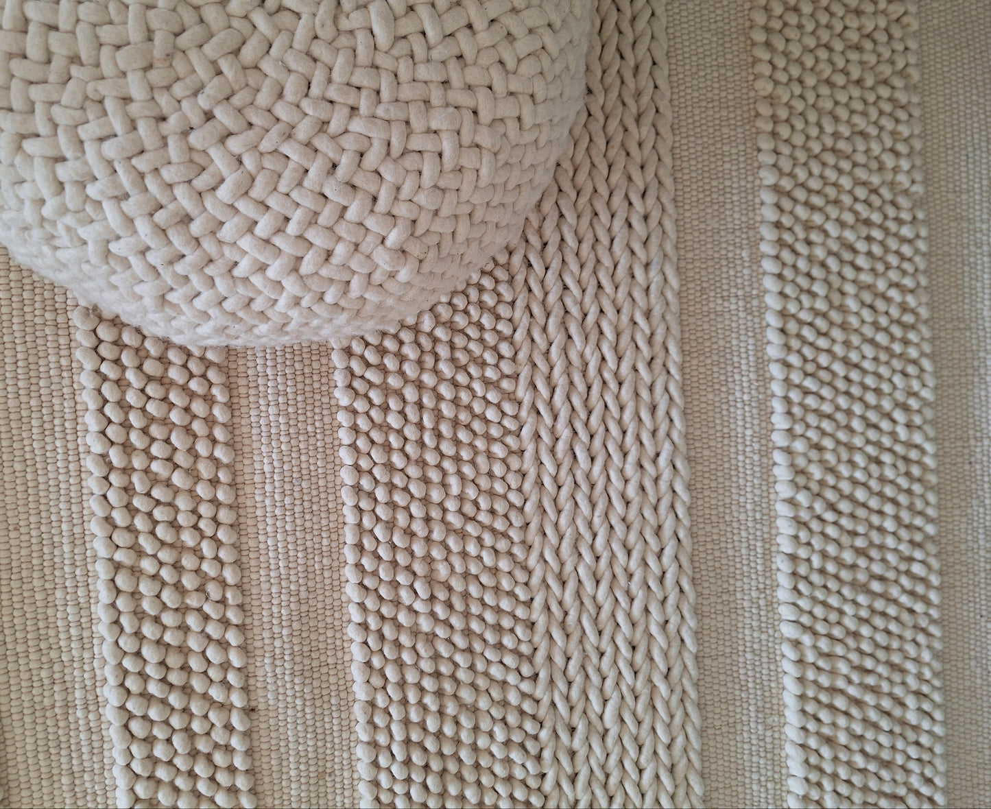 Tapis Boules / Tressé en laine écru  2m40 x 1m70